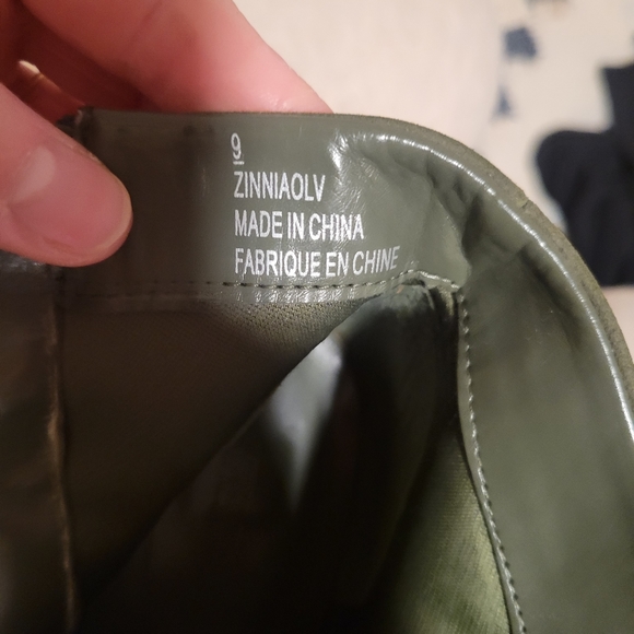 EUC Green suede heels - Picture 6 of 6